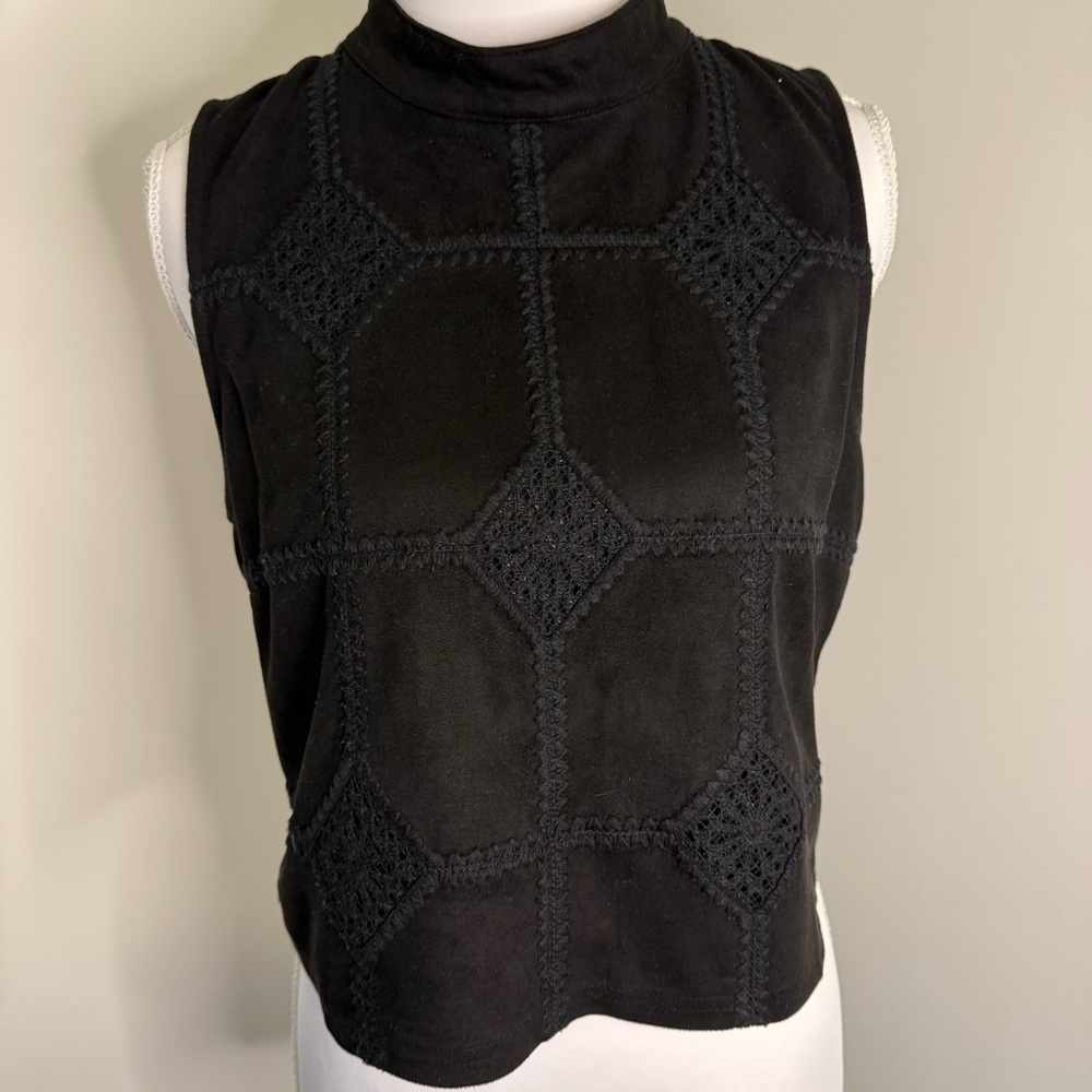 August Winds Black Sleeveless Women's Top - M